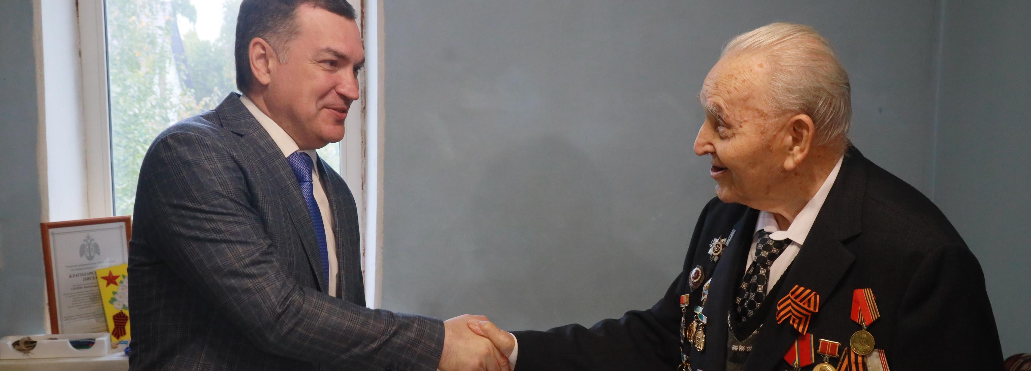 Мэр Кудрявцев поздравил со столетием ветерана Великой Отечественной войны