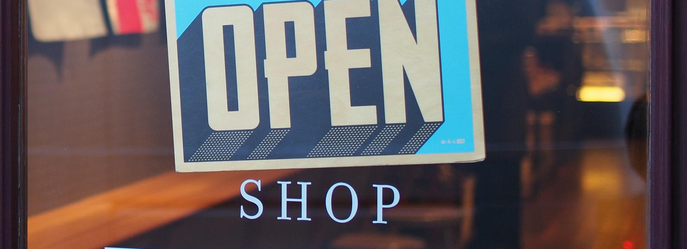 Бойцам ГБР пришлось спасать продавца секс-шопа от троллей в Новосибирске