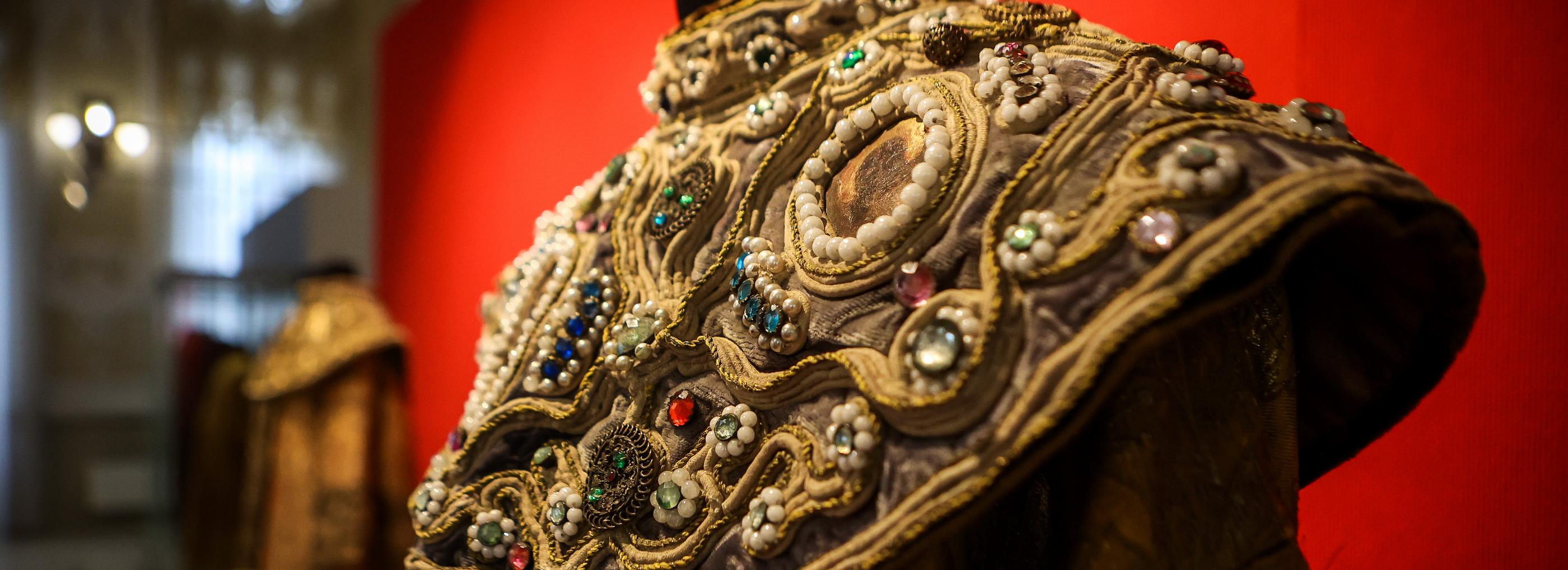 Мэр Кудрявцев оценил выставку «Игры престола» в краеведческом