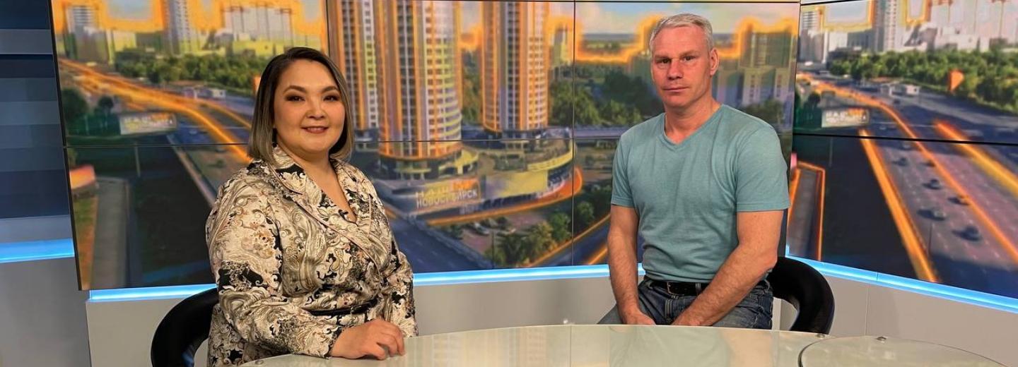 Будьте как кошки: делать растяжку по утрам советует Владимир Ефремов