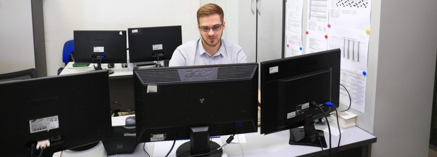 Зумеры не хотят «серую» зарплату: как желает работать новосибирская молодёжь