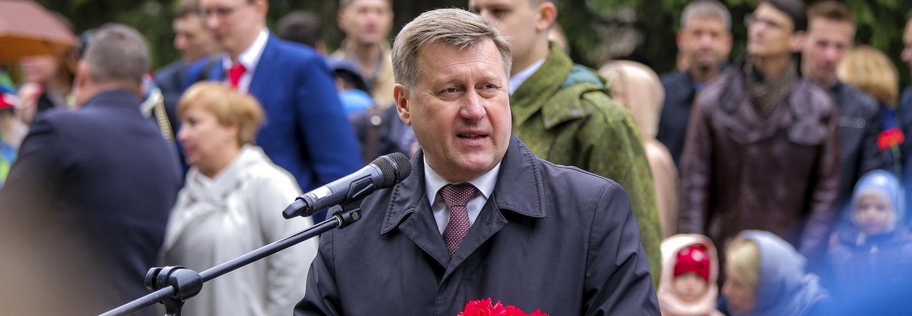 Мэр Локоть поздравляет новосибирцев с Днём защитника Отечества