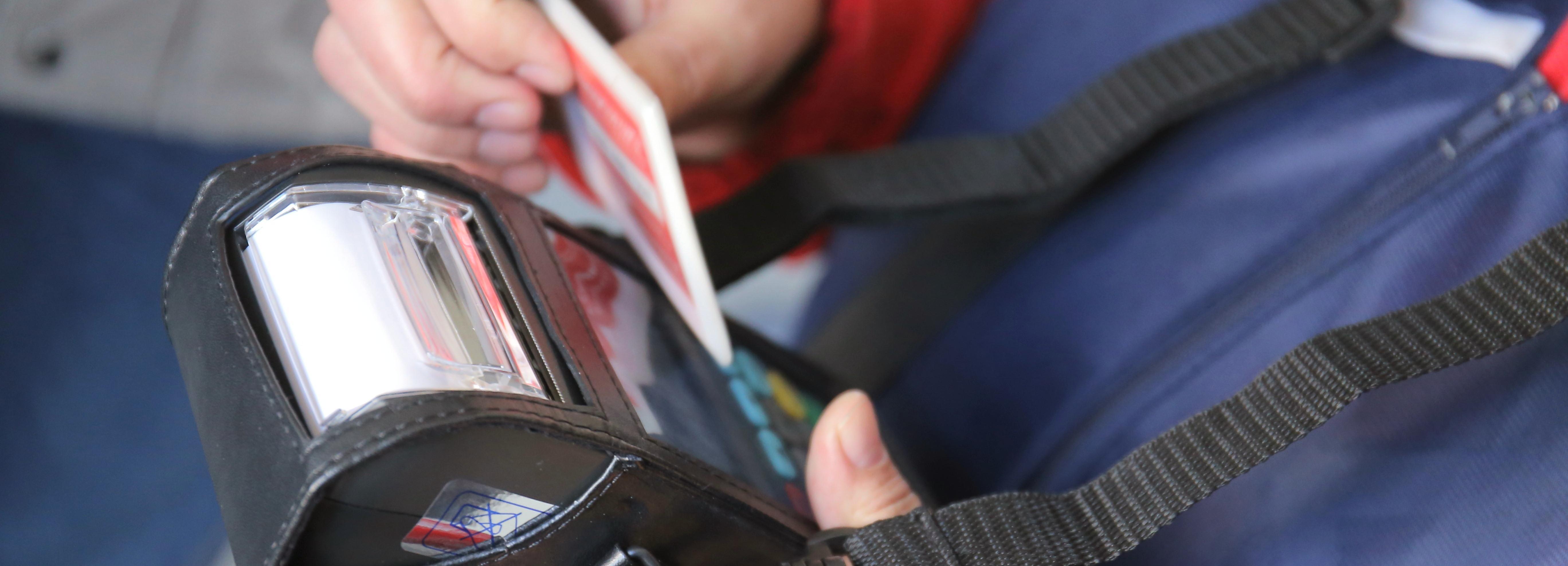 «Проще оплатить проезд»: новосибирских безбилетников вычисляют по камерам