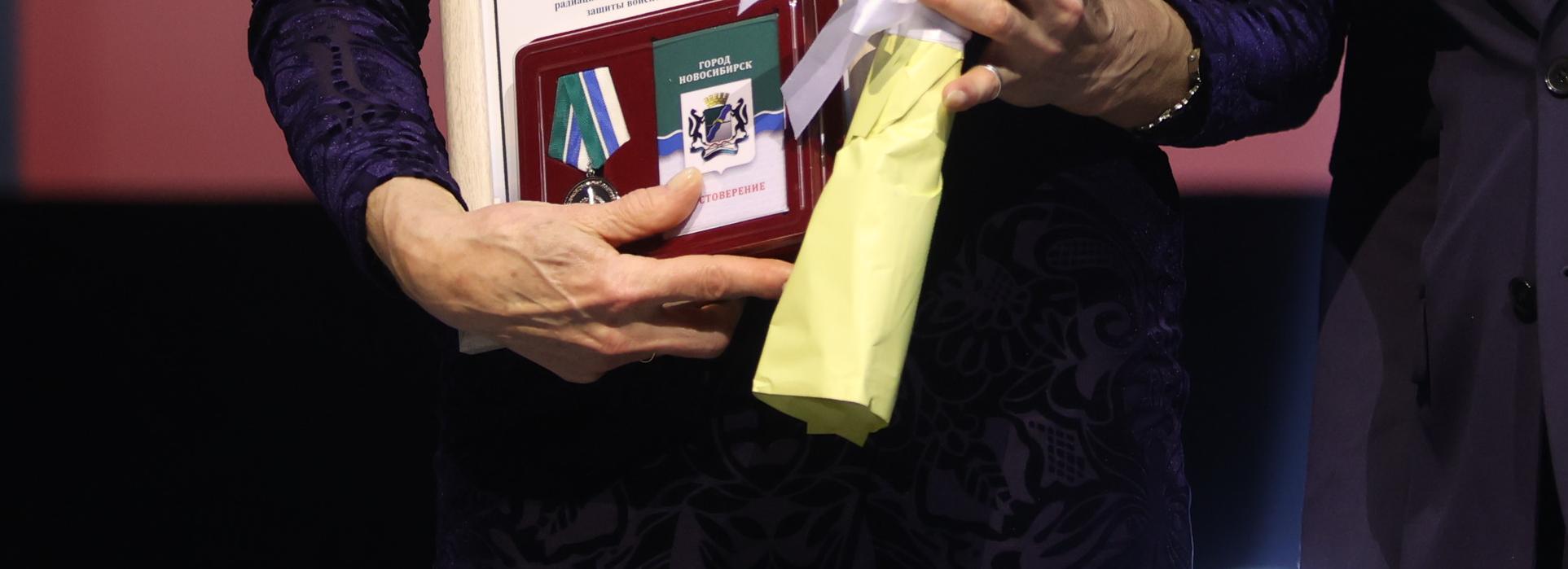 В Новосибирске отметили работу «материнского батальона»