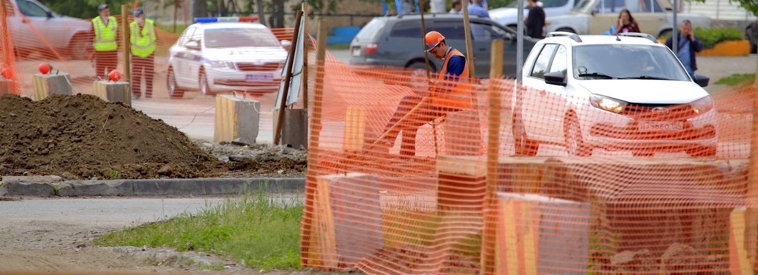 На улице Ольги Жилиной ограничили движение из-за ремонта теплотрассы