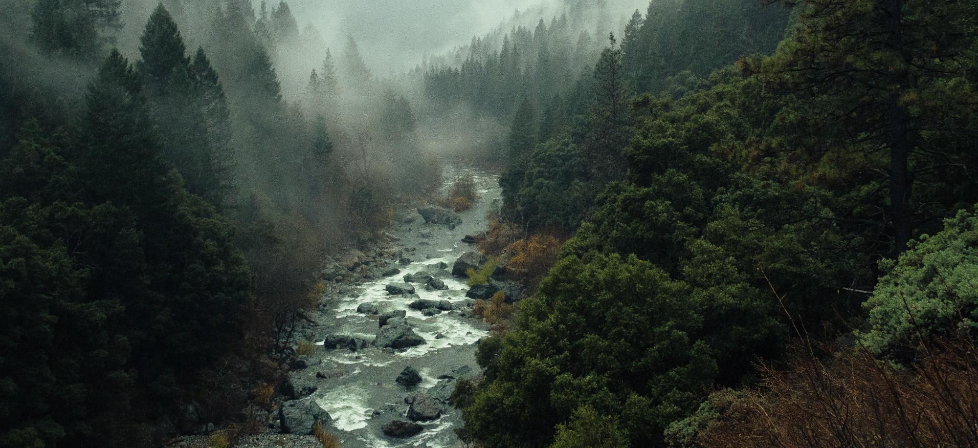 В поисках туристки из Новосибирска обследуют акваторию озера Байкал