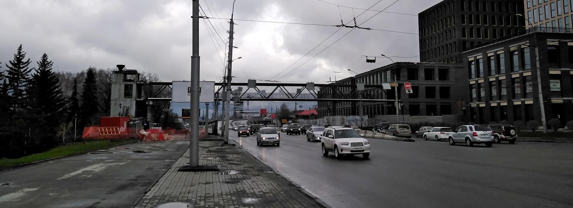 Изящный пешеходный мост перекинули через Большевистскую в выходные