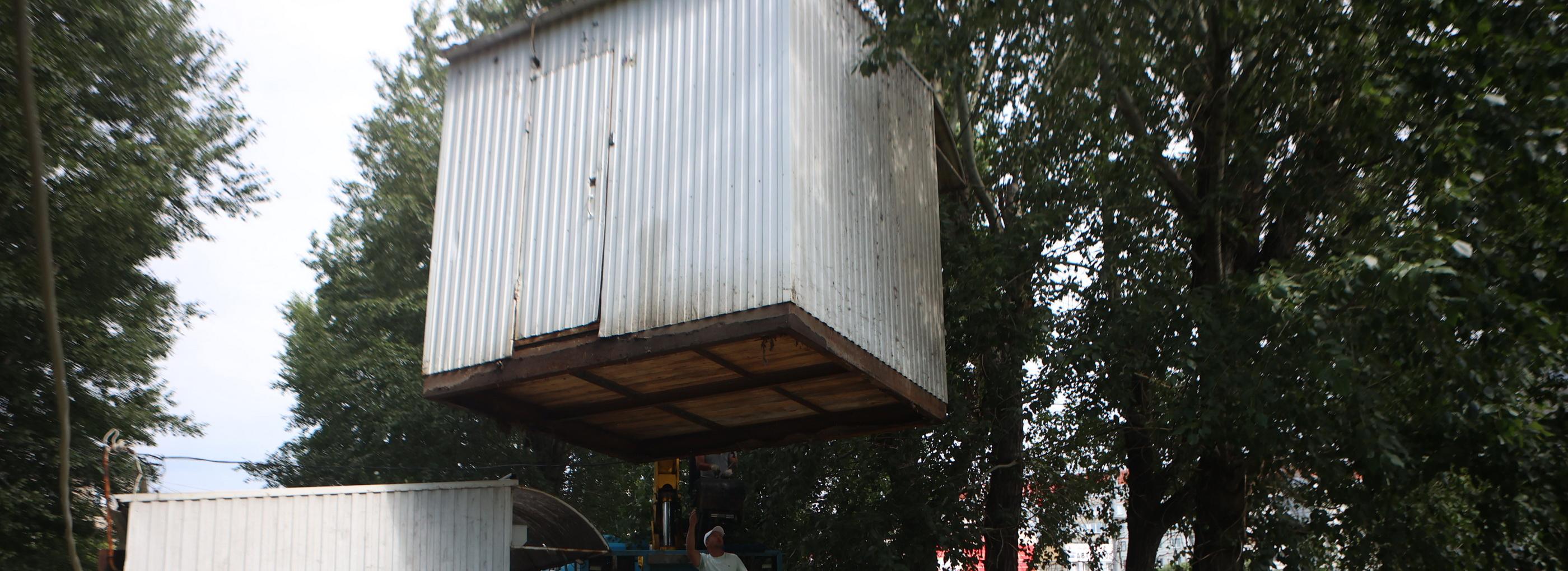 Ещё два некрасивых киоска исчезли с улиц Дзержинки