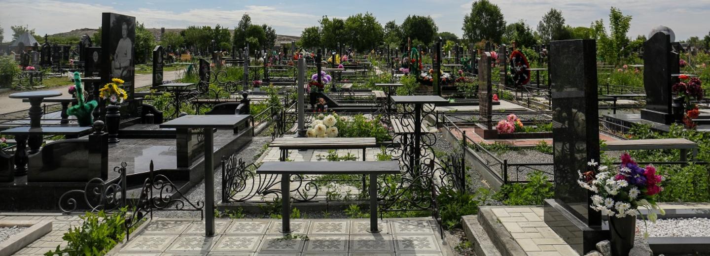 Размеры памятников взяли под контроль на кладбищах Новосибирска