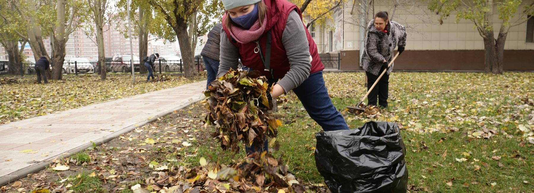Жители Новосибирска вышли на уборку города от мусора, грязи и пыли