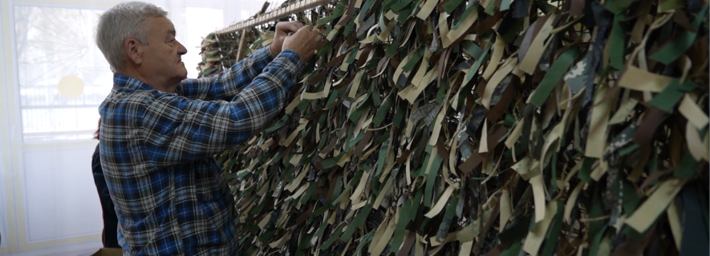 190 маскировочных сетей отправили на СВО «жуковязы» из Новосибирска