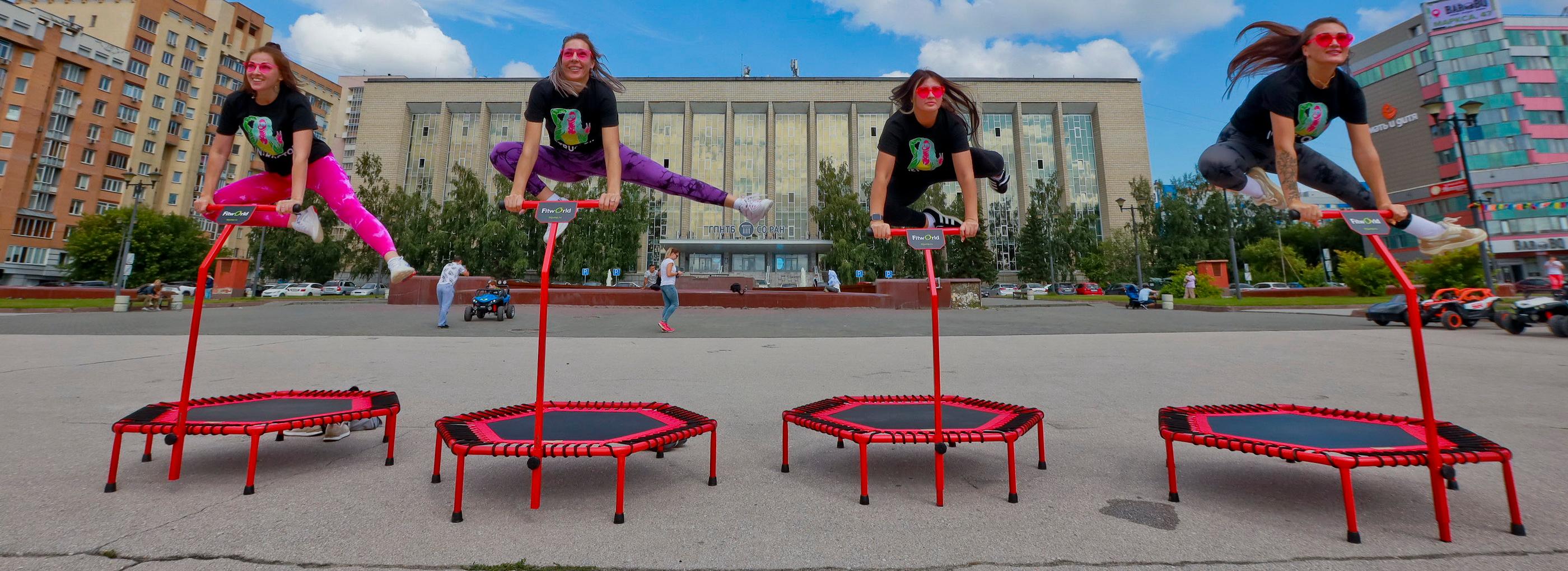 Захватывающий мастер-класс по прыжкам на батуте устроили перед ГПНТБ