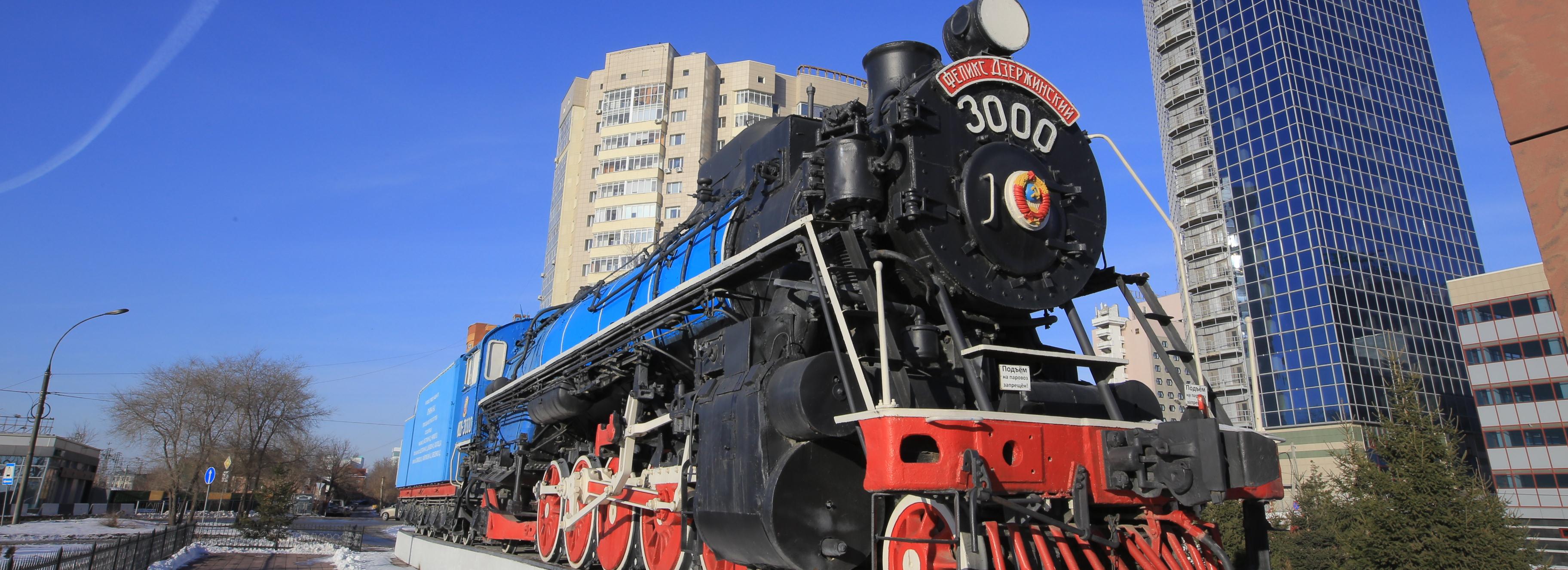 Возле паровоза Лунина высадят красную поляну цветов