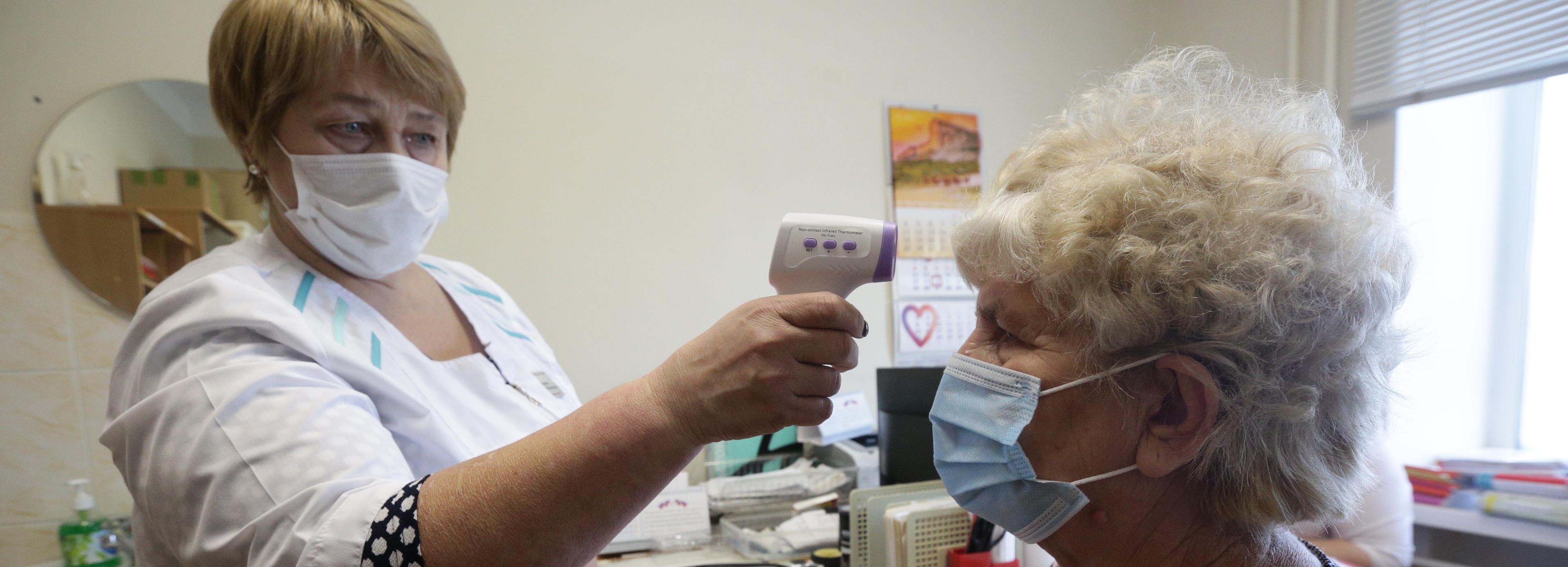 Масочный режим в Новосибирской области оставили только для медиков