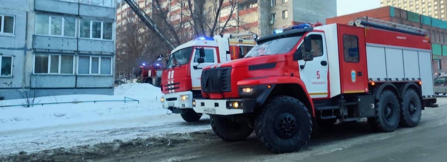 18 человек спасли из пожара в многоэтажке на Добролюбова
