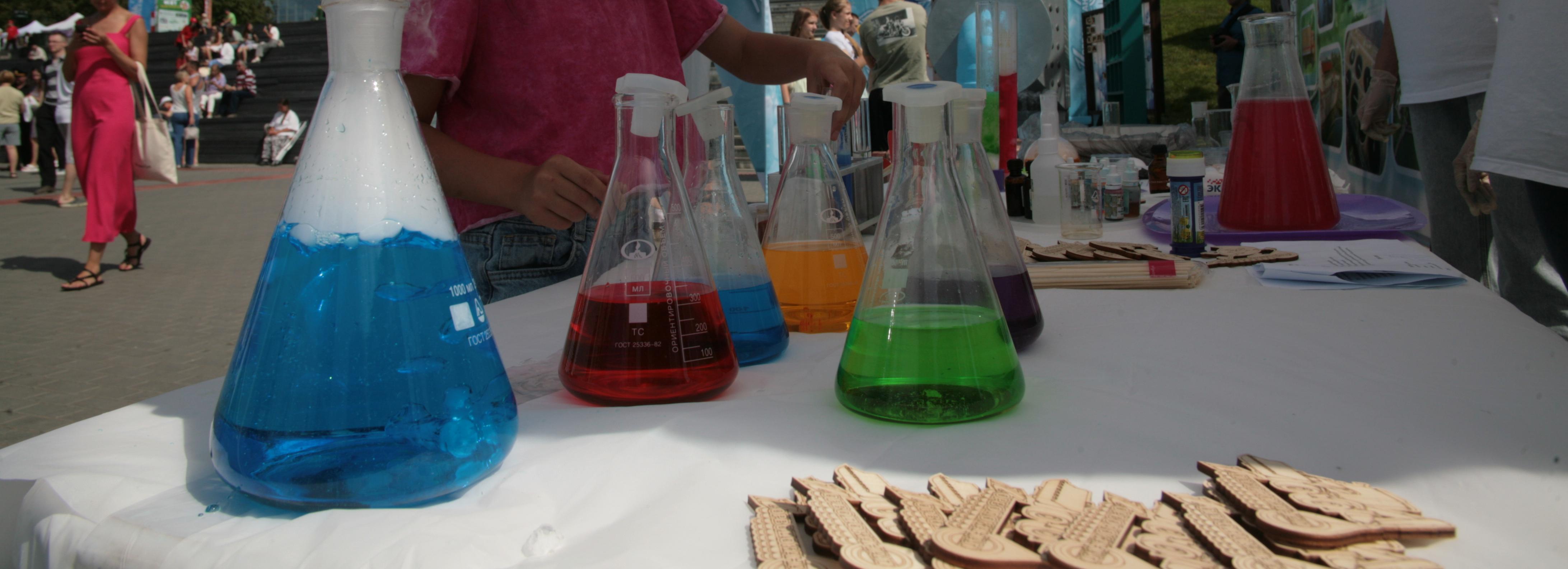 День Оби: яркие опыты показал Горводоканал новосибирцам на набережной