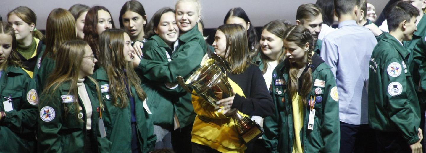 600 подростков нашли работу в летних трудотрядах Новосибирска