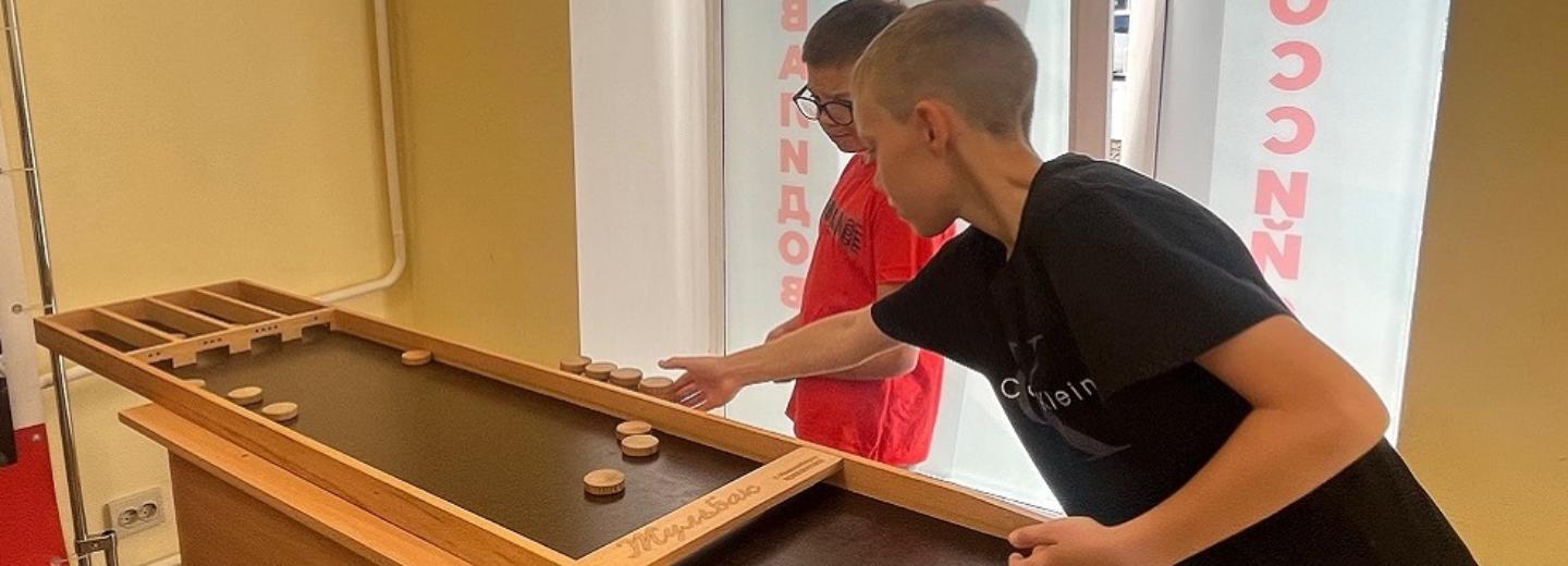 Адаптивные игры: школьники сразились в кульбутто и шаффлборде