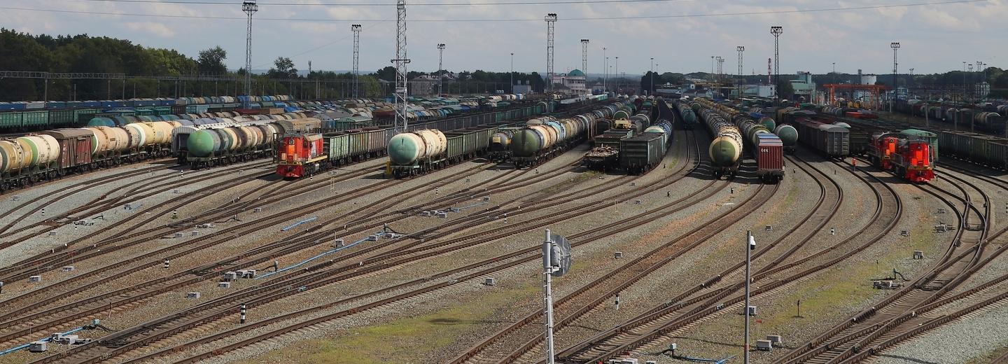 На станции Инской в Новосибирске ликвидировали утечку опасной кислоты