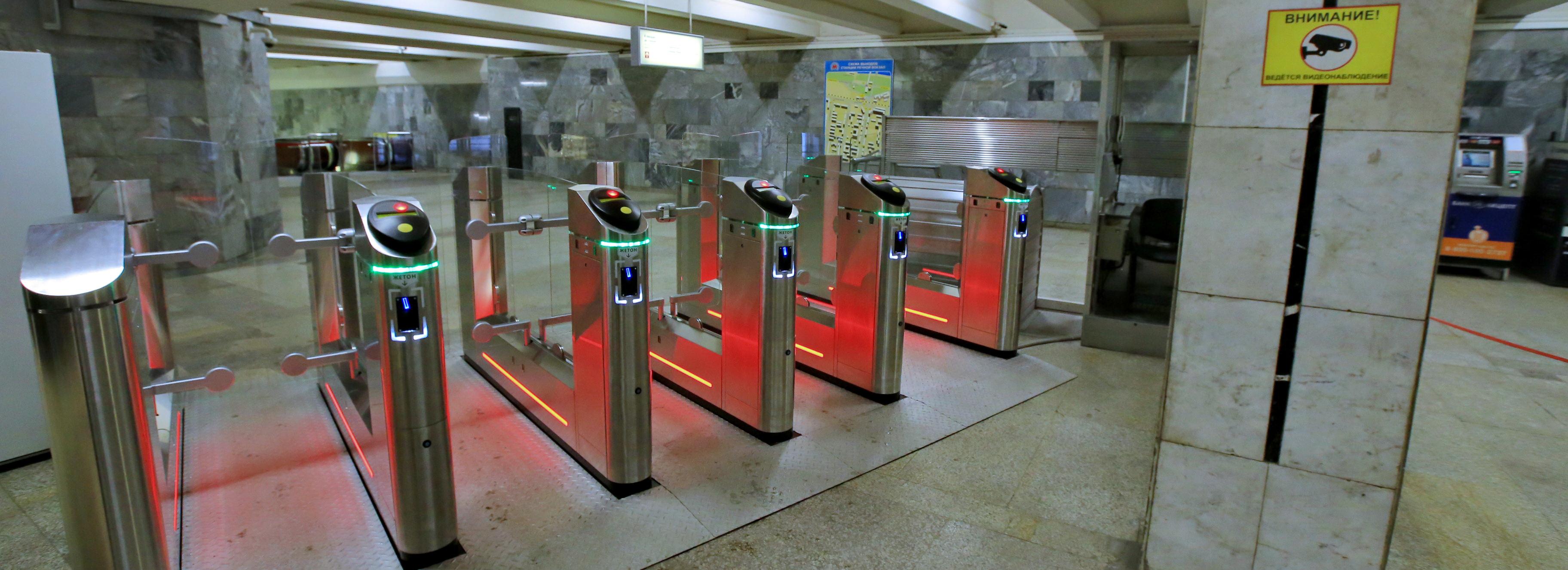 Новые светящиеся турникеты заработали на станции метро «Речной вокзал»