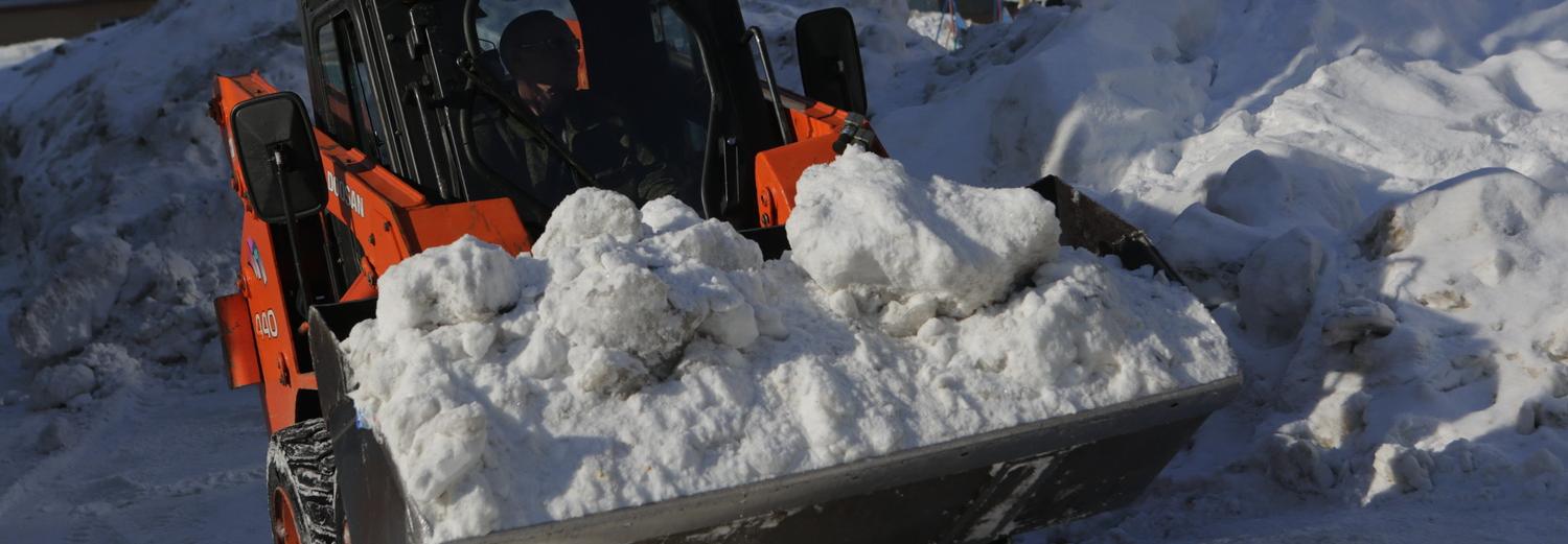 Занесённый снегом двор на Чаплыгина почистили после визита жилинспекции