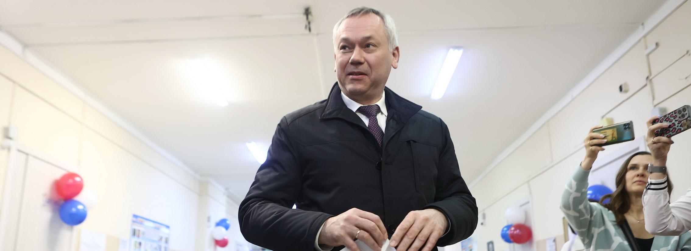 Травников поблагодарил новосибирцев за активность на выборах