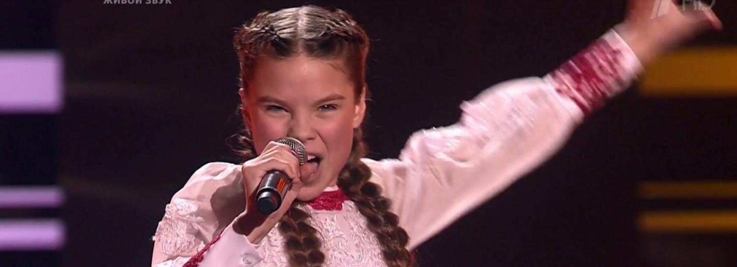 Школьница из Барабинска перепела Эдит Пиаф на шоу «Голос. Дети»
