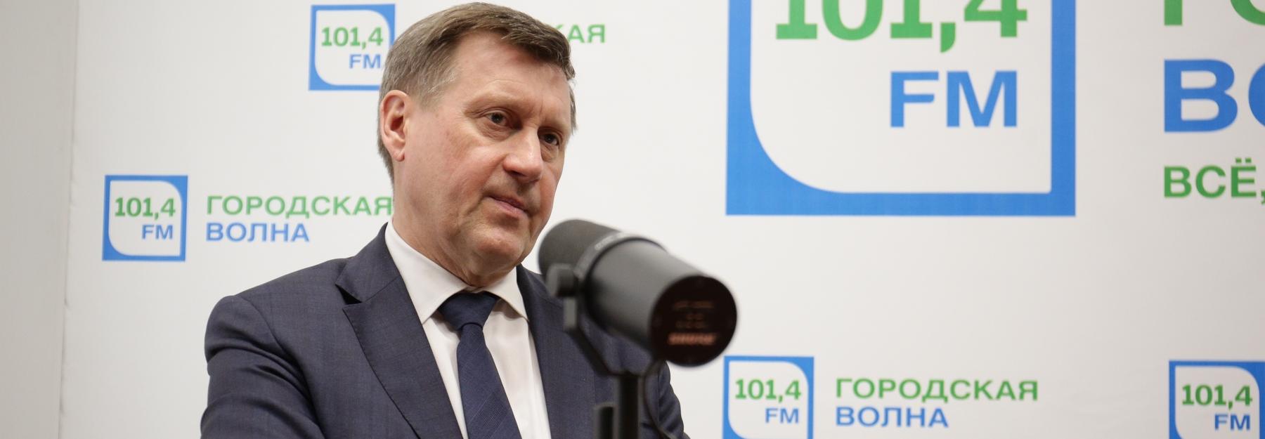 Мэр отвечает: весенняя пыль, коронавирус и сухие пайки для детсадовцев