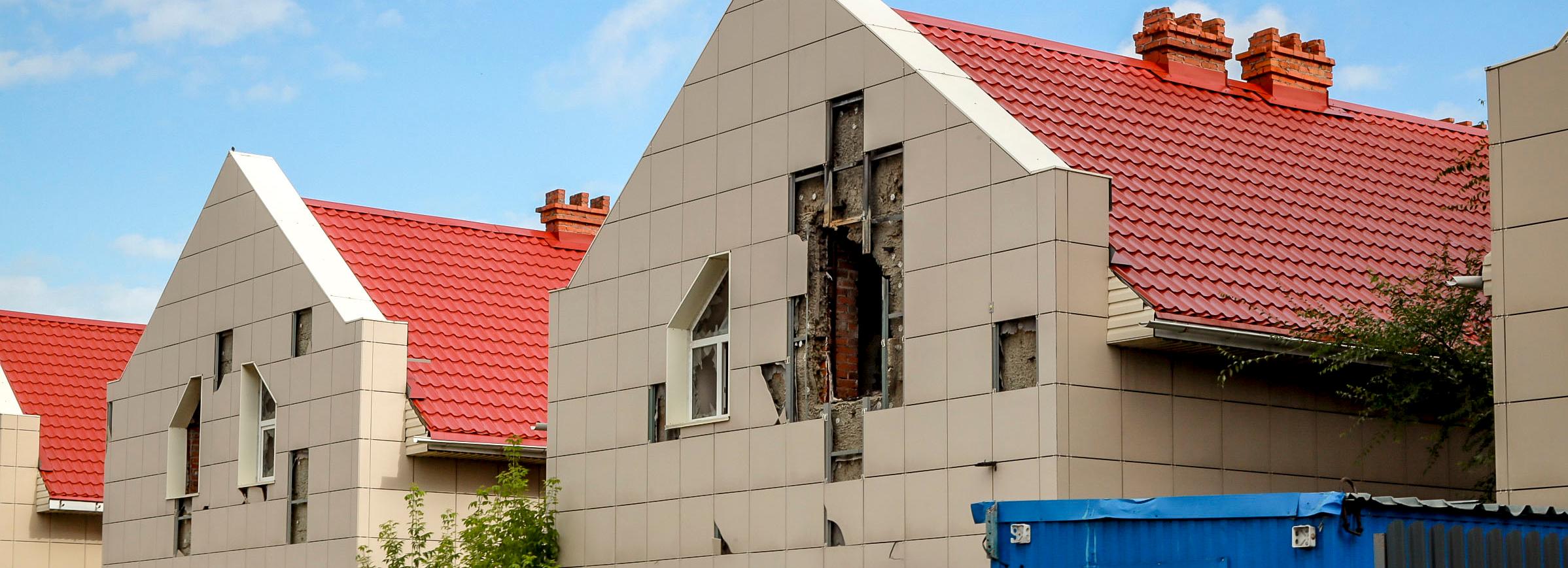 Тревожное соседство: как выглядят долгострои у озера на Юго-Западном