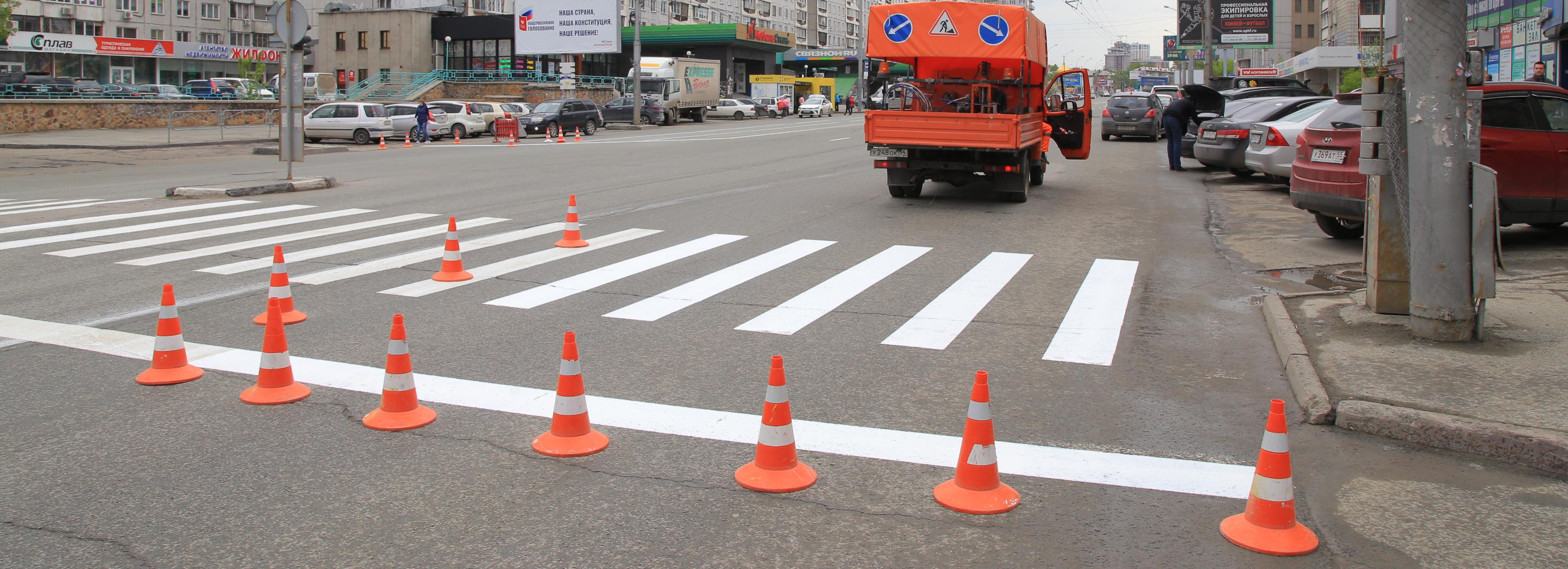 На дорогах Новосибирска начали восстанавливать стёршуюся разметку