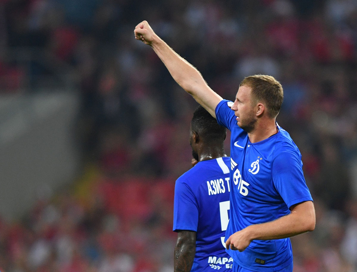 Известный футболист организовал бесплатное питание для новосибирских медиков