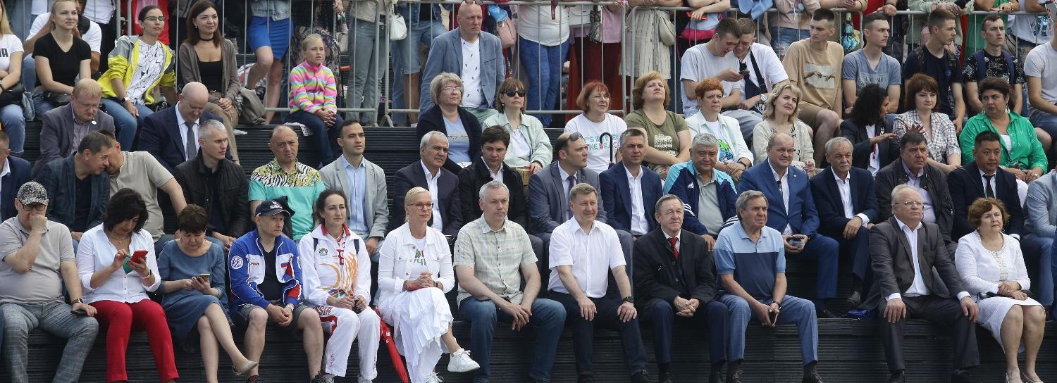 800 хористов и Мовсесян споют в День защиты детей в Новосибирске