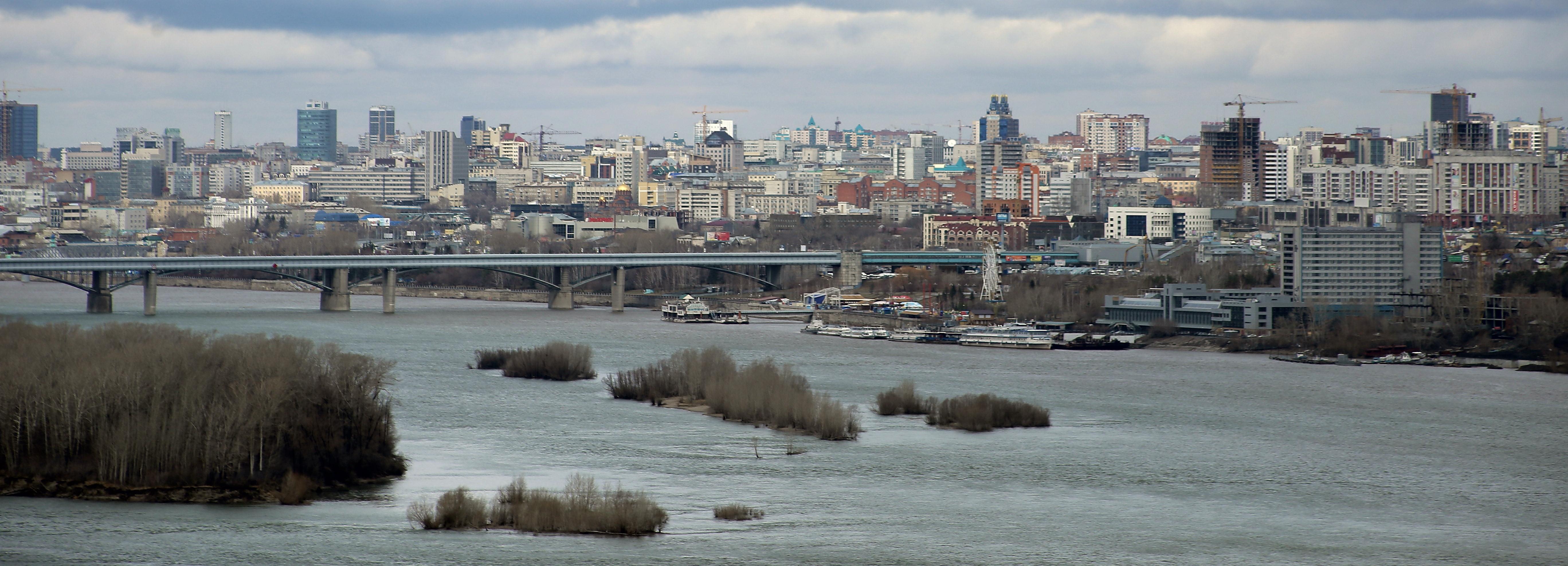 Нелегальные теплоходы и плавкраны обнаружили в Новосибирской области