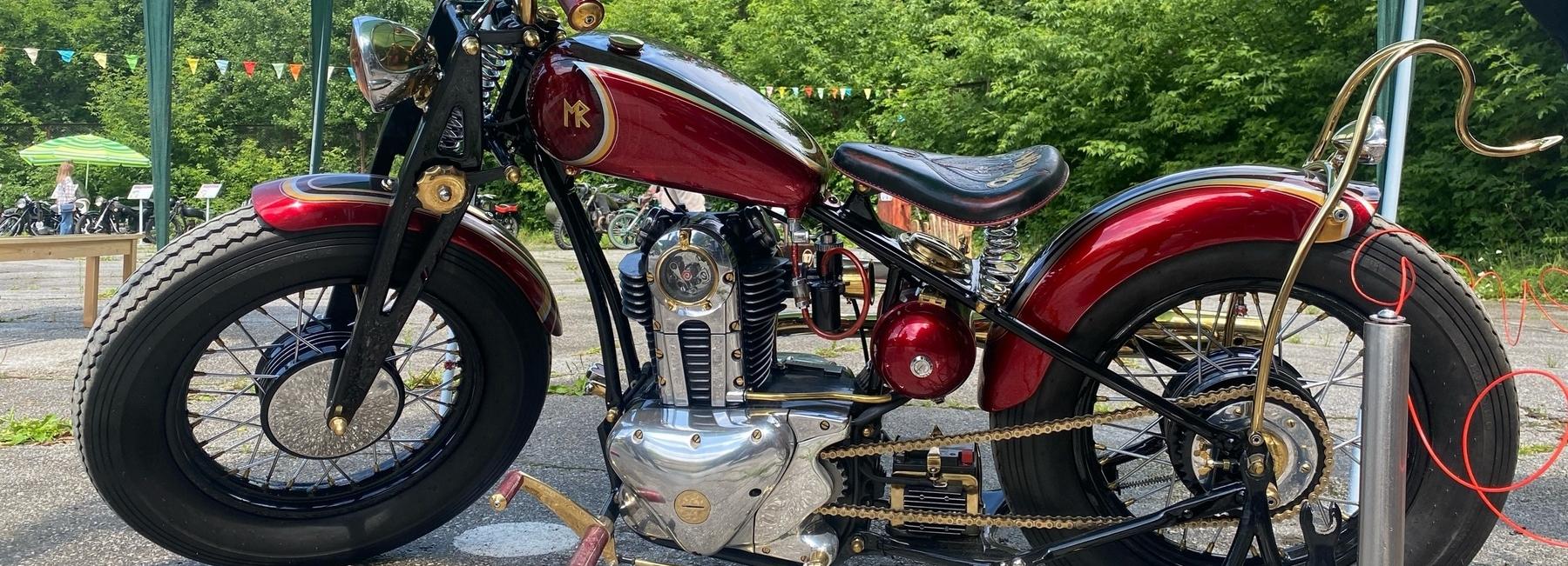 Самый крутой мотоцикл России показывают на фестивале в Новосибирске