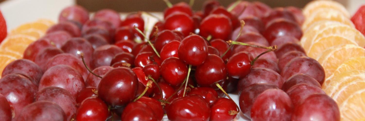 На прилавках появилась первая в этом сезоне черешня — откуда её везут