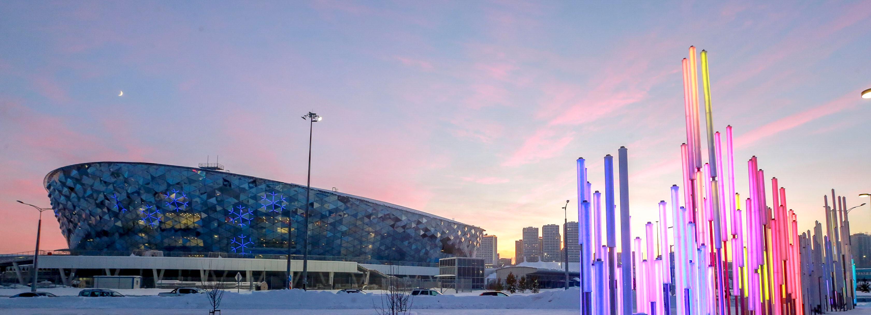 Большое поле «Сибирь-Арены» готовят к наращиванию льда