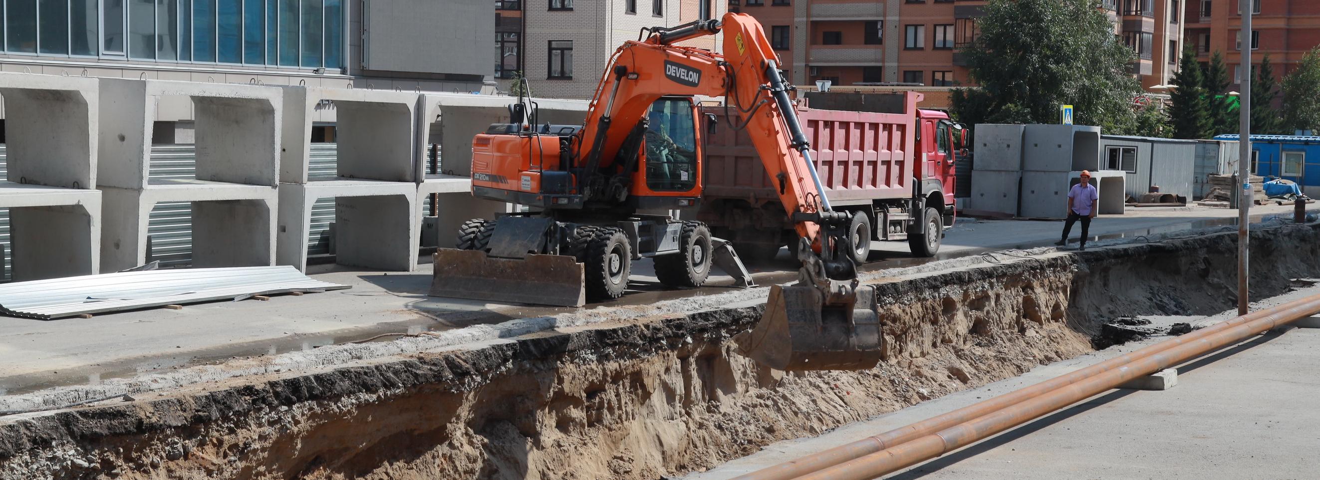 Пережившую 13 аварий теплотрассу реконструируют на Семьи Шамшиных