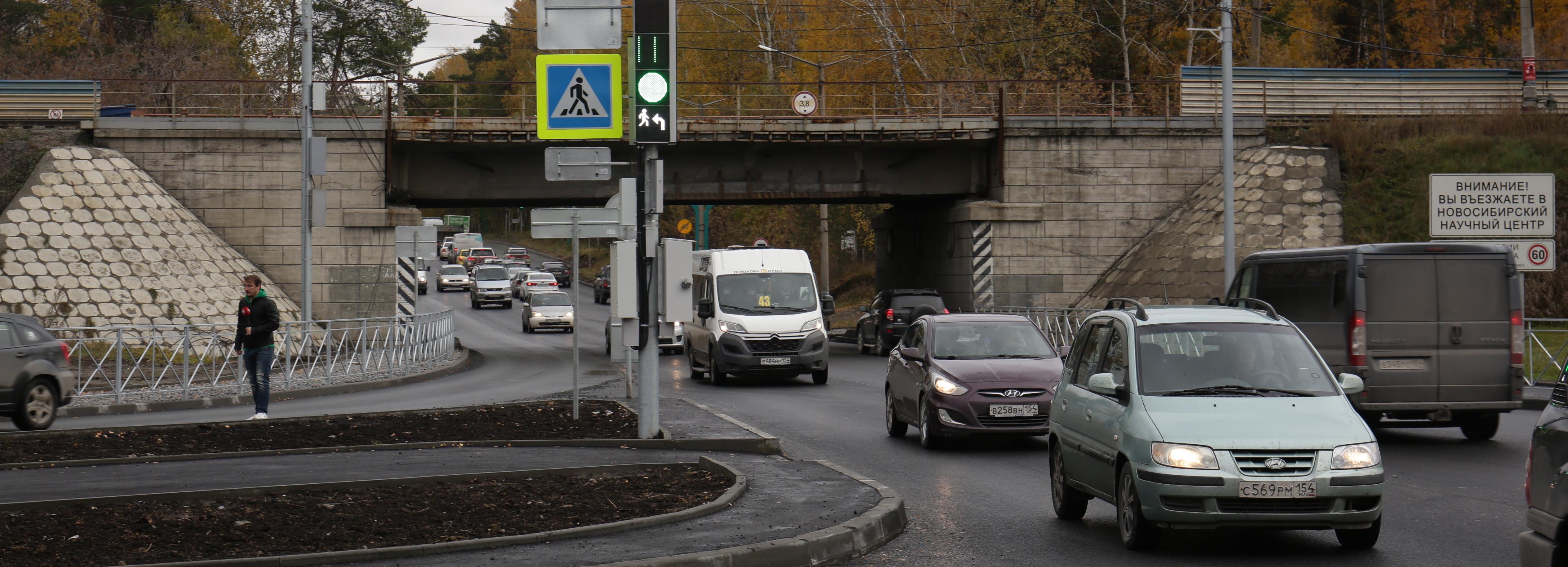 Дорогу с суточным трафиком в 17 тысяч машин ремонтируют в Новосибирске