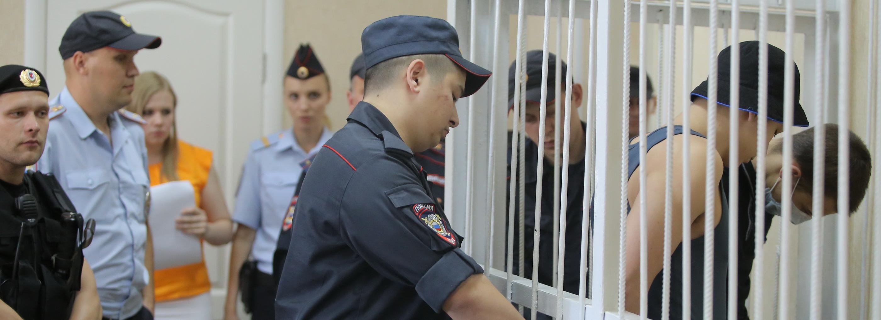 Риелторы из Новосибирска заработали 200 тысяч на несуществующих квартирах