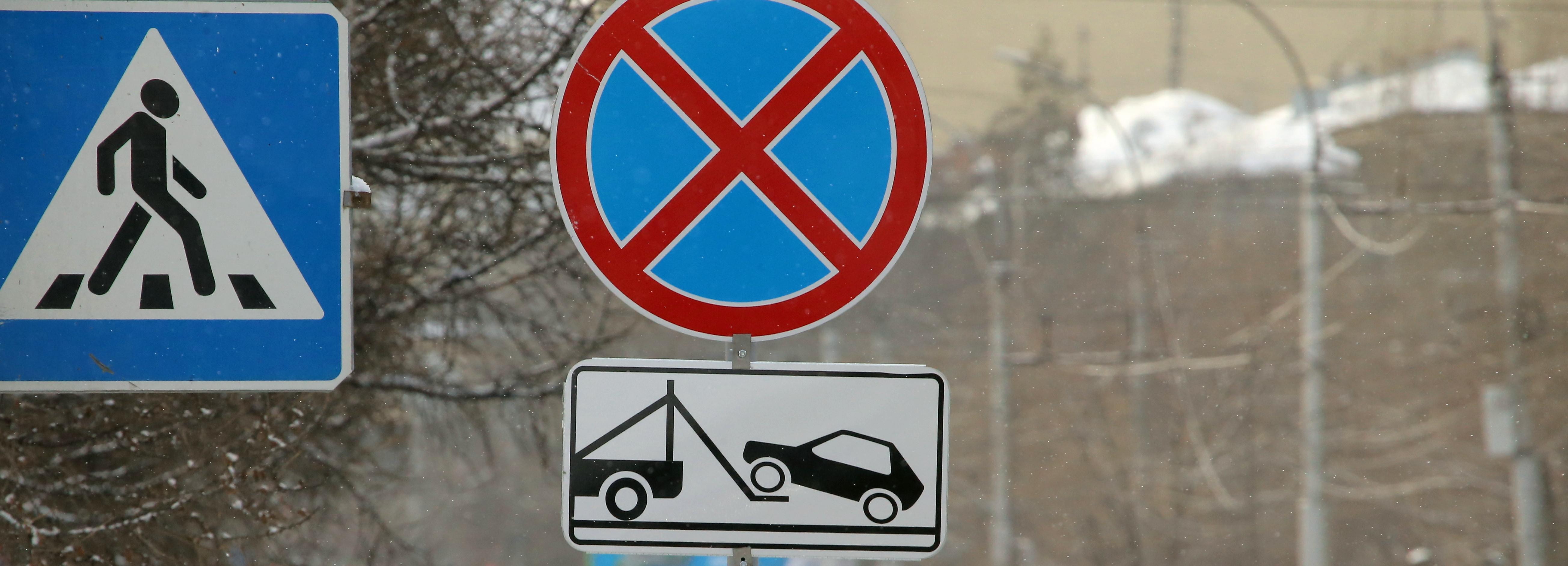 Ущерб от стихийной парковки на площадке у цирка оценит прокуратура