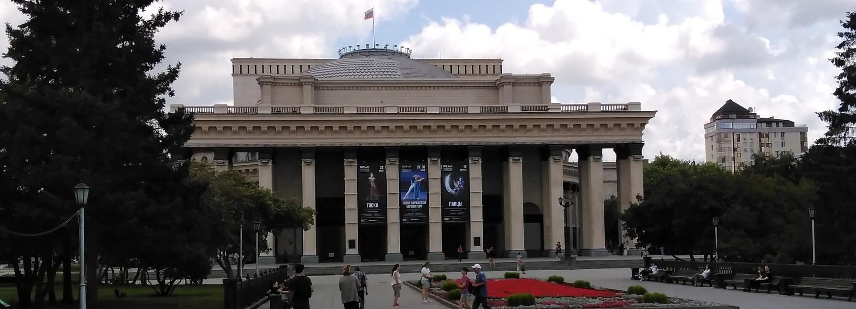 В Новосибирске с купола оперного театра сняли часть декоративной «чешуи»