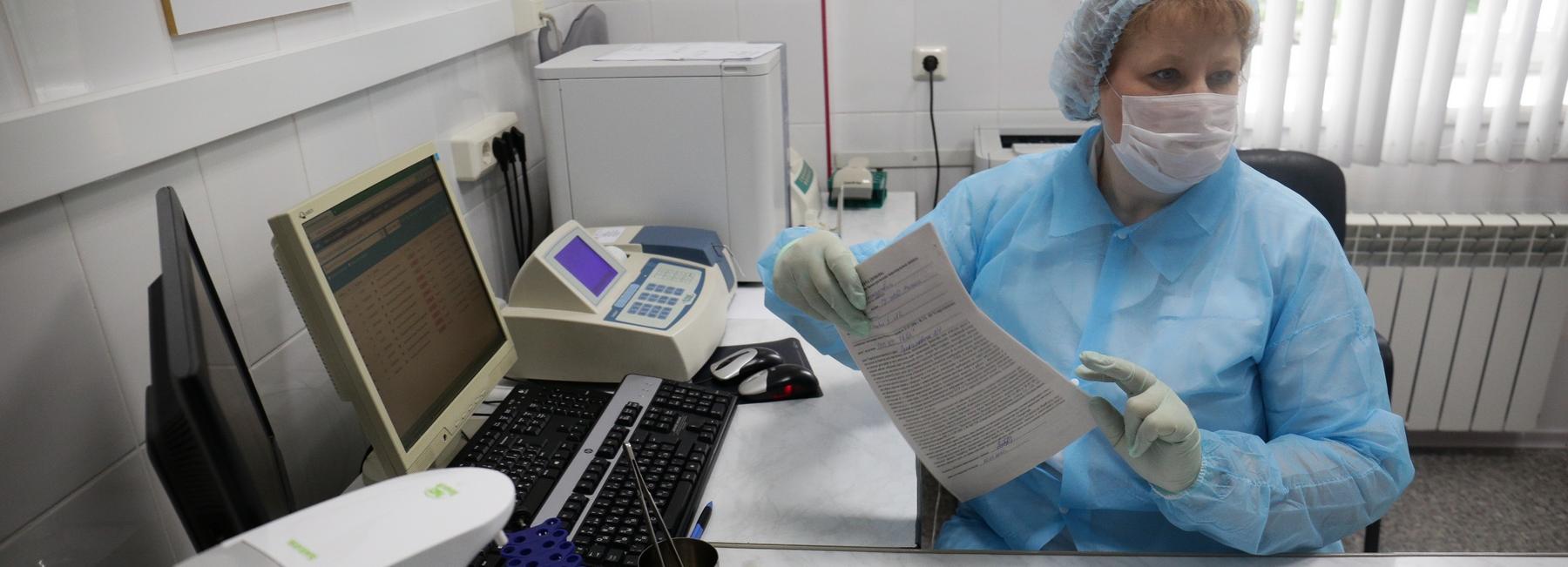 «До тысячи новосибирцев заболевают ковидом в сутки» — учёные