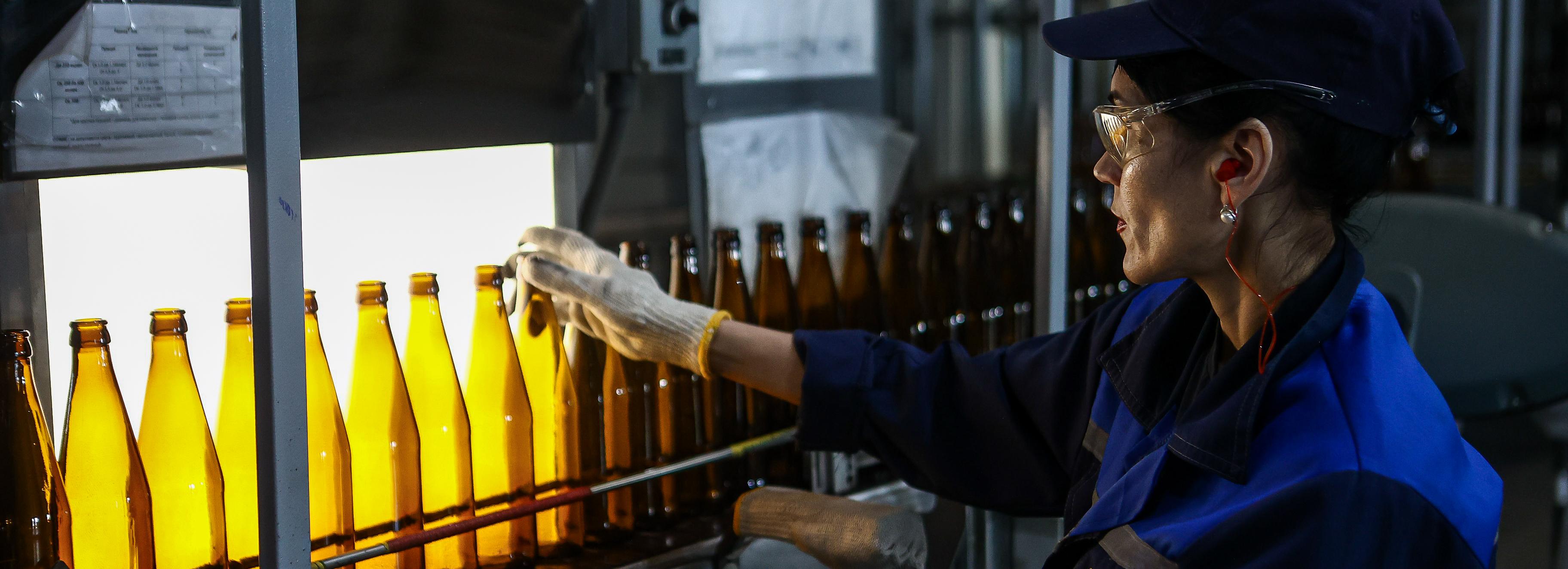 В Новосибирске начали выпускать самую лёгкую стеклянную бутылку в России