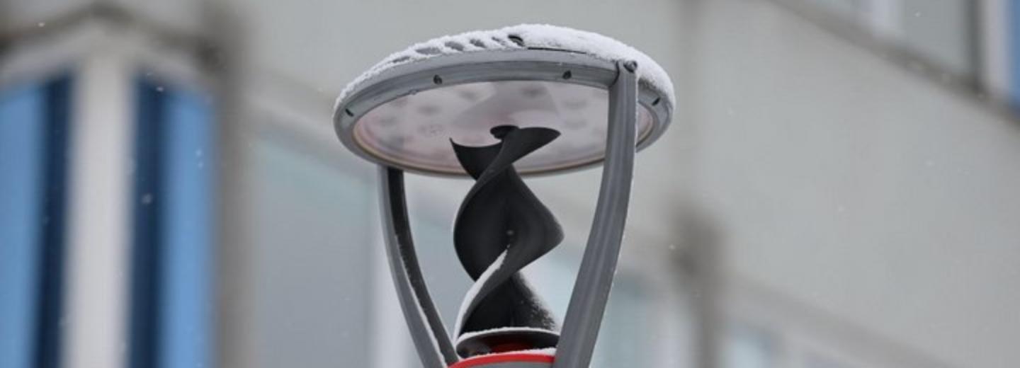 Инновационные фонари с ветрогенератором начали тестировать в Новосибирске