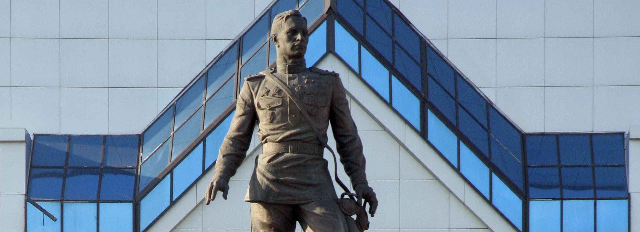 Памятник маршалу Покрышкину поставят в центре площади Маркса