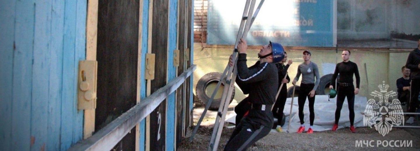 Пожарные взяли штурмом отвесные стены на турнире в Новосибирске