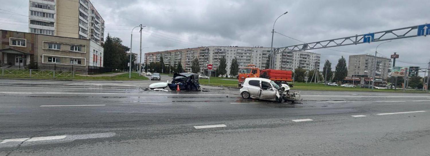 Семь человек пострадали при столкновении двух иномарок в Бердске