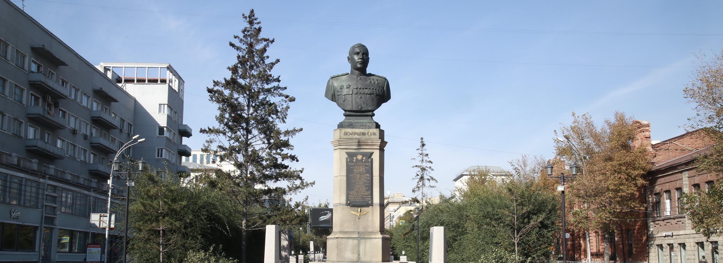 Отремонтировать все памятники к 9 Мая поручил мэр Максим Кудрявцев