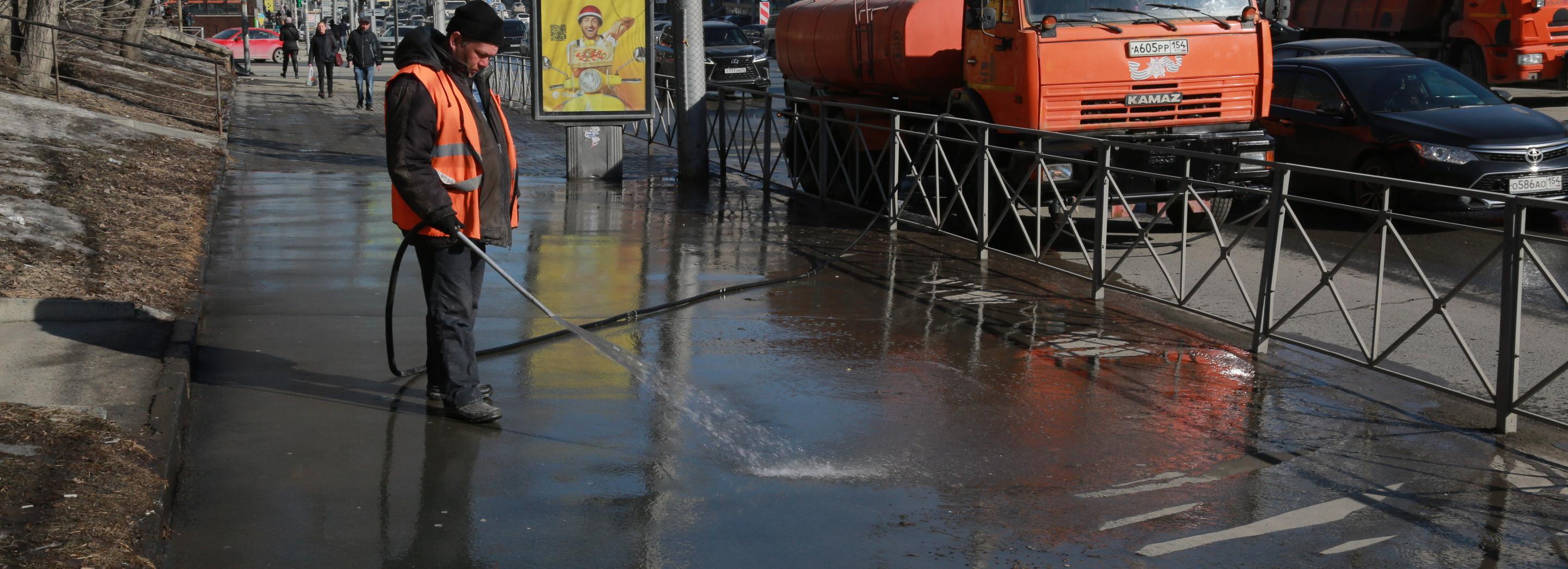 Мэр Новосибирска поручил бросить всю новую технику на уборку грязи