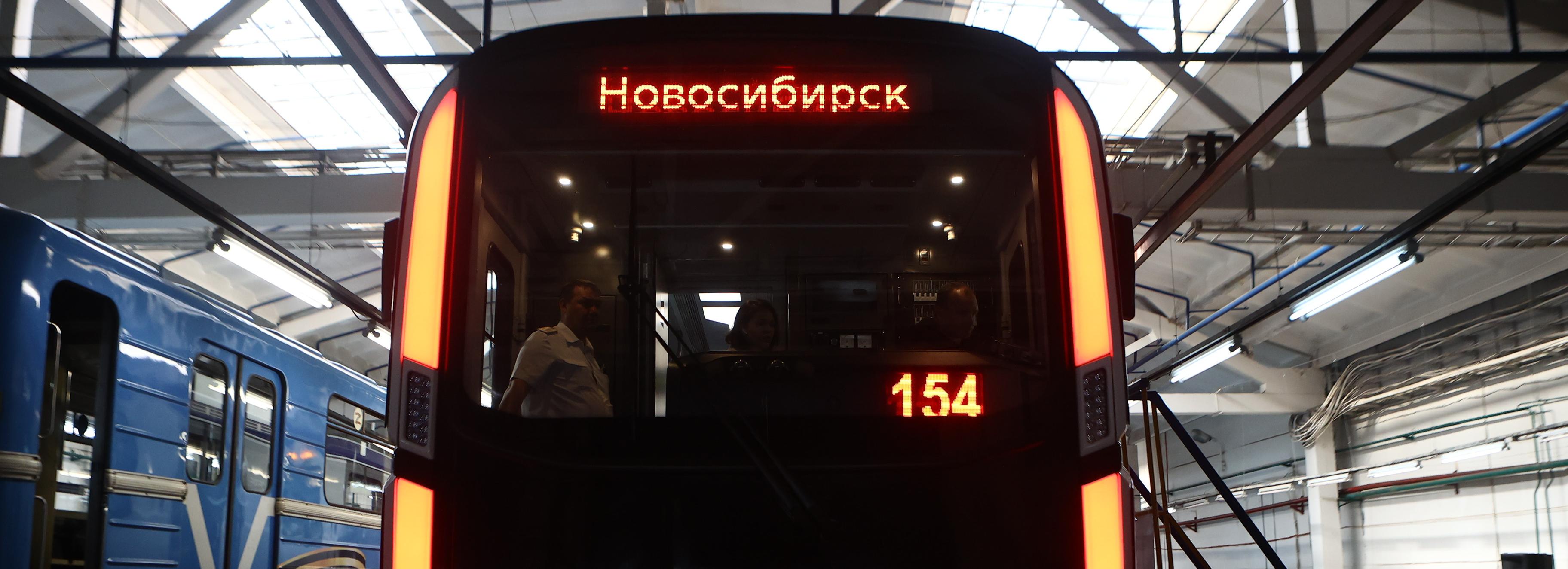 Ещё два новых поезда для метро отгрузили в Новосибирск — мэр Кудрявцев